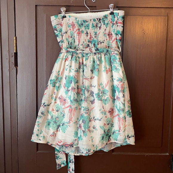 🌼3 for $20🌼 Strapless dress - Picture 2 of 4